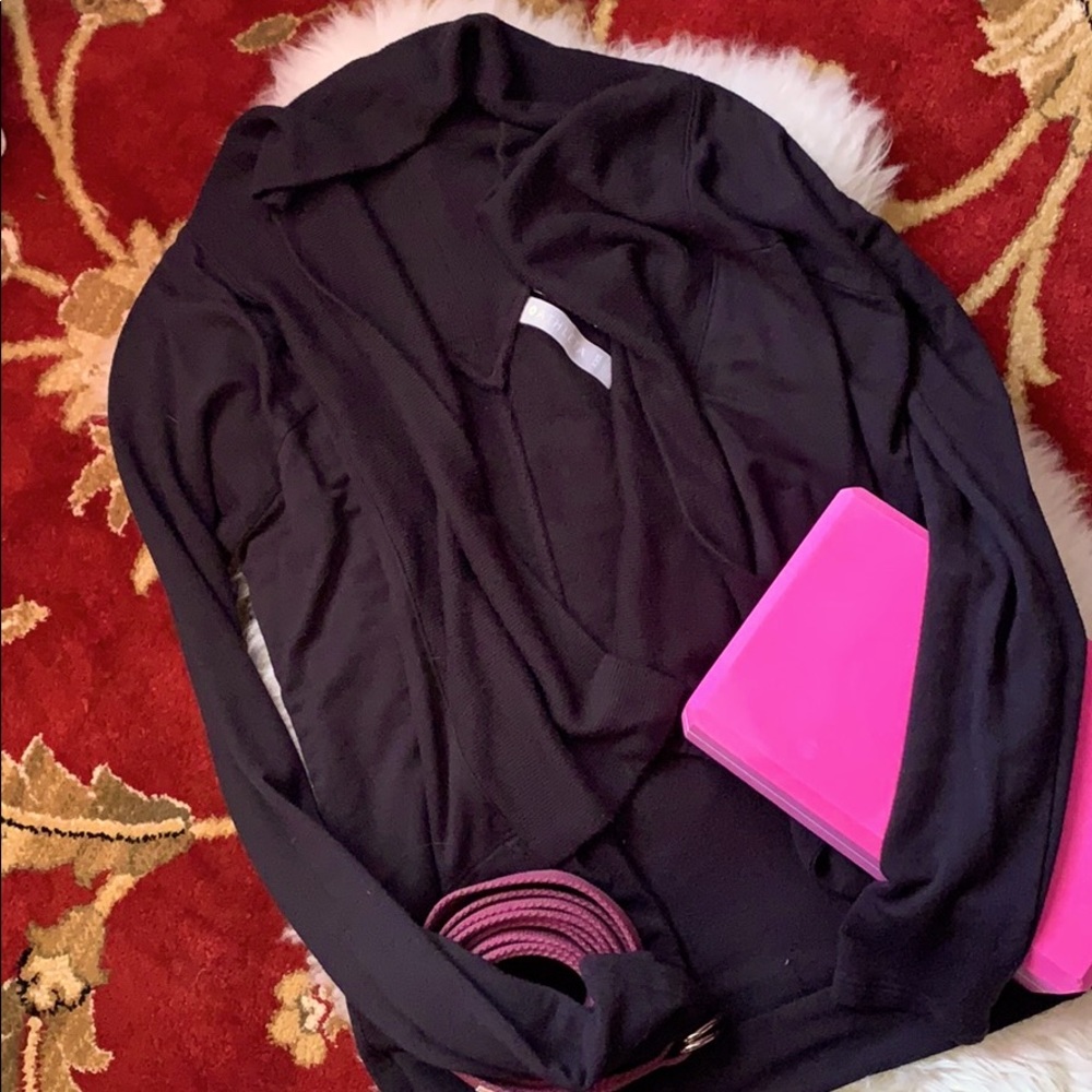 Athleta Nirvana Wear 2 Ways Wrap